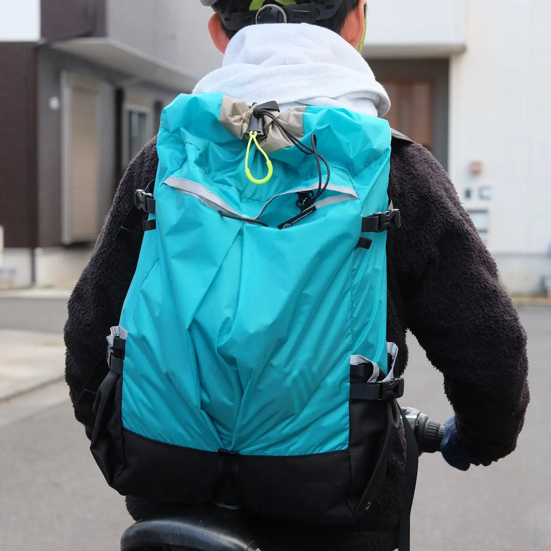 10リットルの薄型リュック「Kyutto」